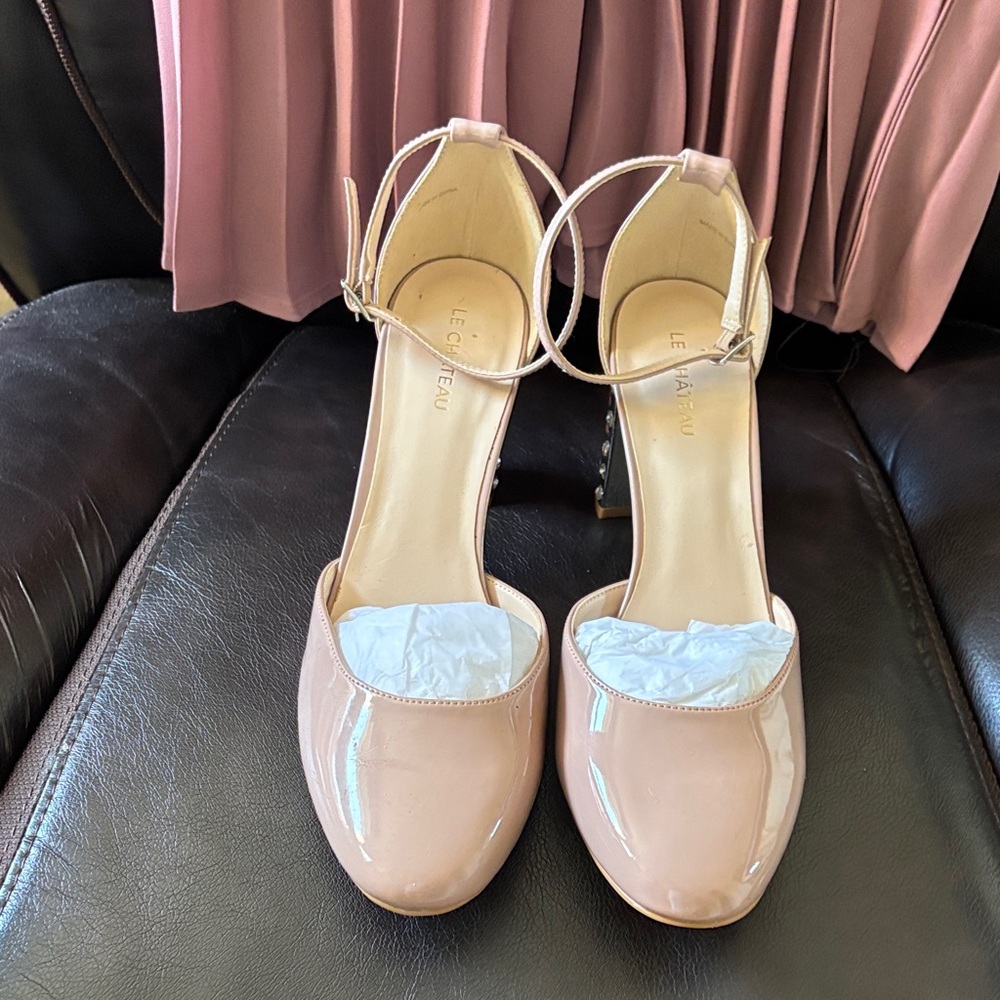 Le Chateau Blush Patent Leather Heels